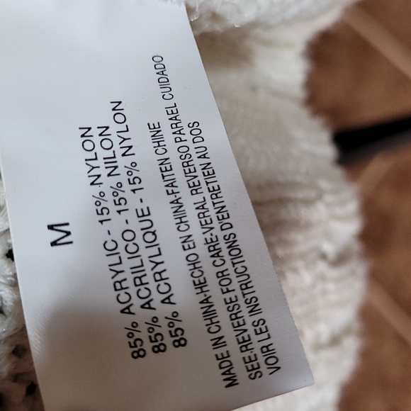 Beautiful sweater! - Picture 7 of 7